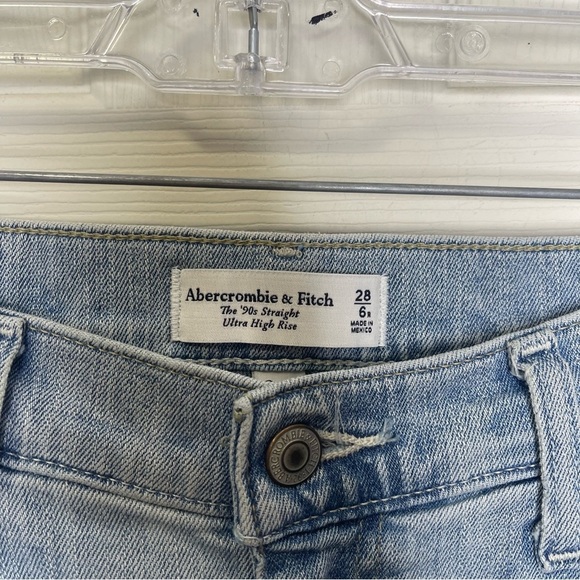 Abercrombie & Fitch
The '90s Straight Ultra High Rise Sz 6R/28 - Picture 2 of 9